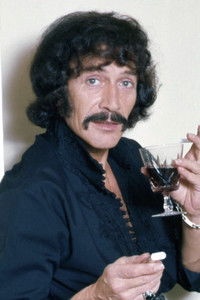 الممثل Peter Wyngarde
