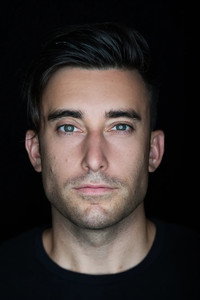 الممثل Phil Wickham