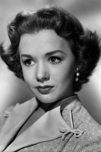 الممثل Piper Laurie