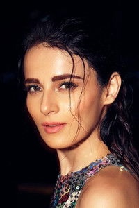 الممثل Radhika Madan