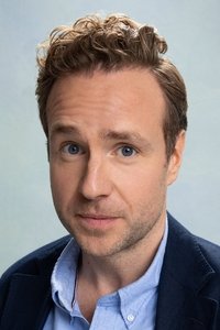 الممثل Rafe Spall