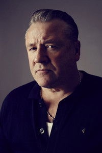 الممثل Ray Winstone