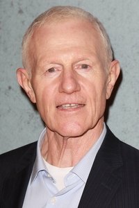 الممثل Raymond J. Barry