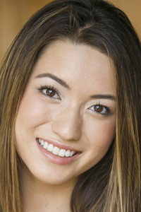 الممثل Reina Hardesty