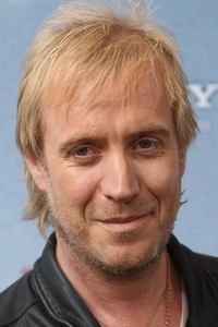 الممثل Rhys Ifans