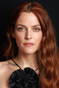 الممثل Riley Keough