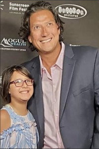الممثل Robert Enriquez