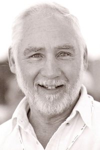 المخرج Robert M. Young