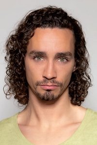 الممثل Robert Sheehan