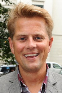 الممثل Robert Stoltenberg