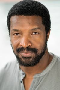 الممثل Roger Cross
