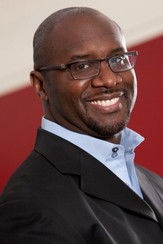 المخرج Roger M. Bobb