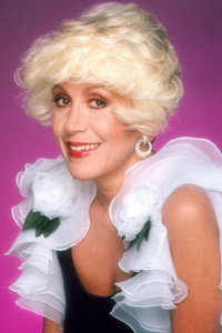 الممثل Rona Barrett