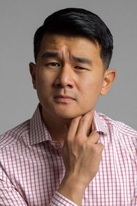 الممثل Ronny Chieng