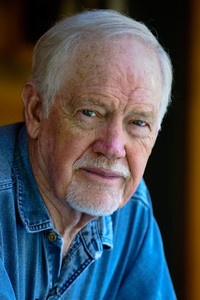 الممثل Ronny Cox