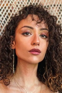 الممثل Rosaline Elbay