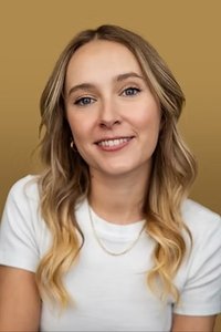 الممثل Rose Ayling-Ellis