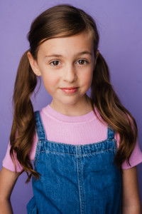 الممثل Rosie Darling