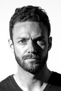 الممثل Ross Marquand