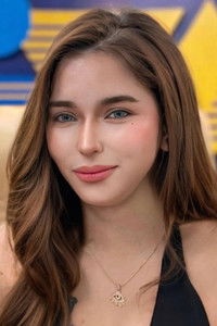 الممثل Roxanne De Vera