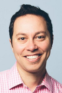 الممثل Sam Riegel