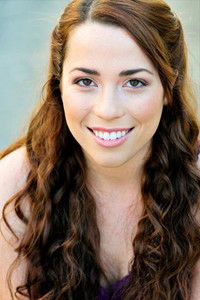 الممثل Samantha Aper