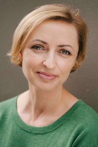 الممثل Sarah Aubrey
