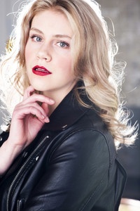 الممثل Sarah Luby