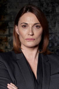 الممثل Sarah Parish