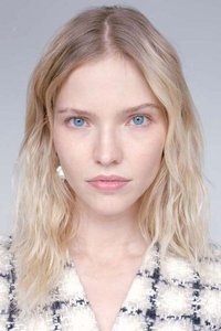 الممثل Sasha Luss