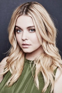 الممثل Sasha Pieterse