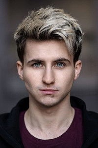 الممثل Seán Óg Cairns