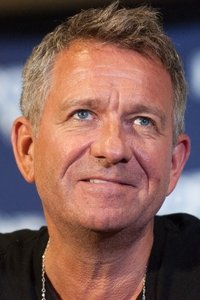 الممثل Sean Pertwee