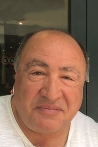 الممثل Senol Mat