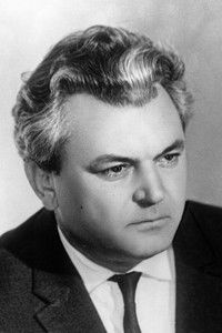 المخرج Sergey Bondarchuk