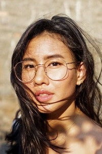 الممثل Shenina Cinnamon