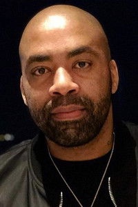 الممثل Shona Ferguson