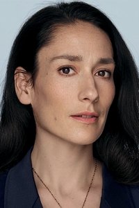 الممثل Sian Clifford