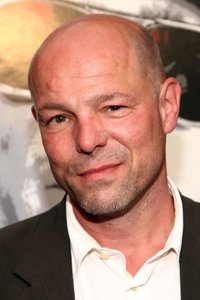 المخرج Simon Cellan Jones