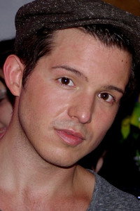 المخرج Simon Curtis