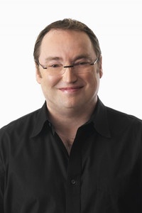 المخرج Simon J. Smith