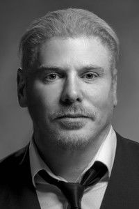 المخرج Skip Woods