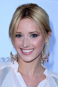 الممثل Sloane Avery