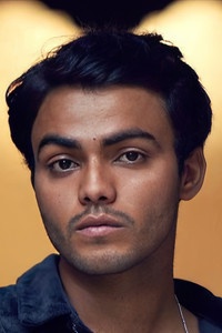 الممثل Sparsh Shrivastava