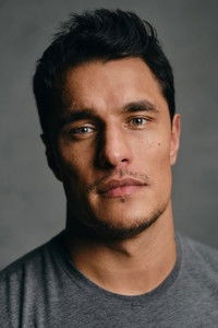 الممثل Staz Nair