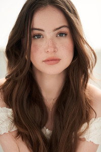 الممثل Stella Gregg