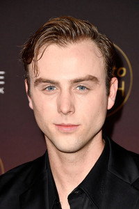 الممثل Sterling Beaumon