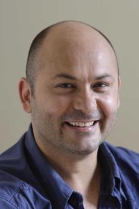 الممثل Steve Bastoni