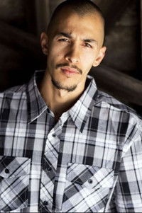 الممثل Steve Louis Villegas