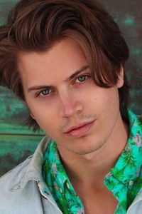 الممثل Tanner Stine